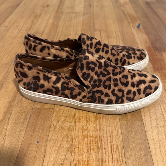 Leopard Steve Madden Slip Ons - Picture 3 of 4